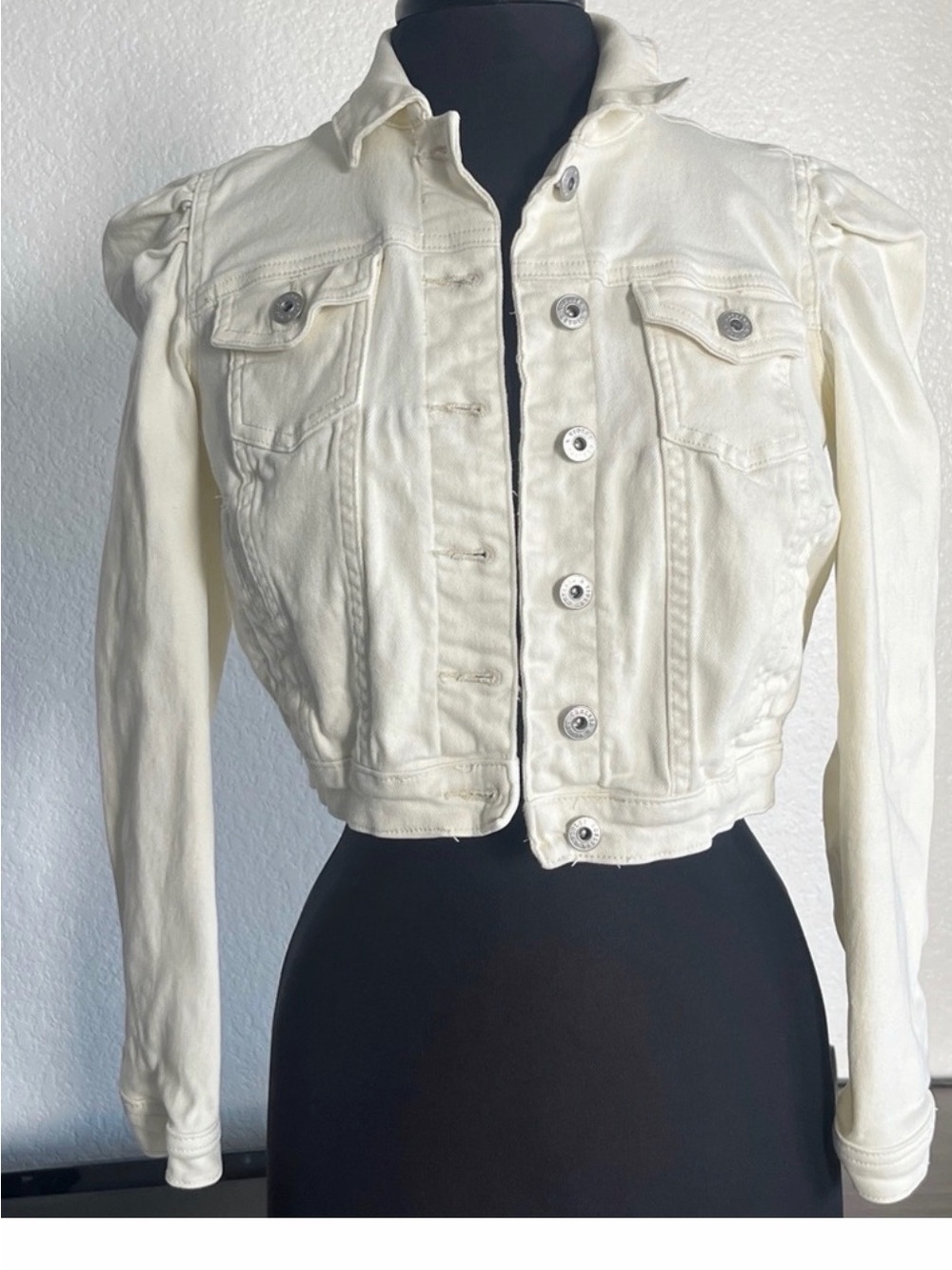 Chelsea and Violet Women's Toasted Ivory Cropped Denim Jacket